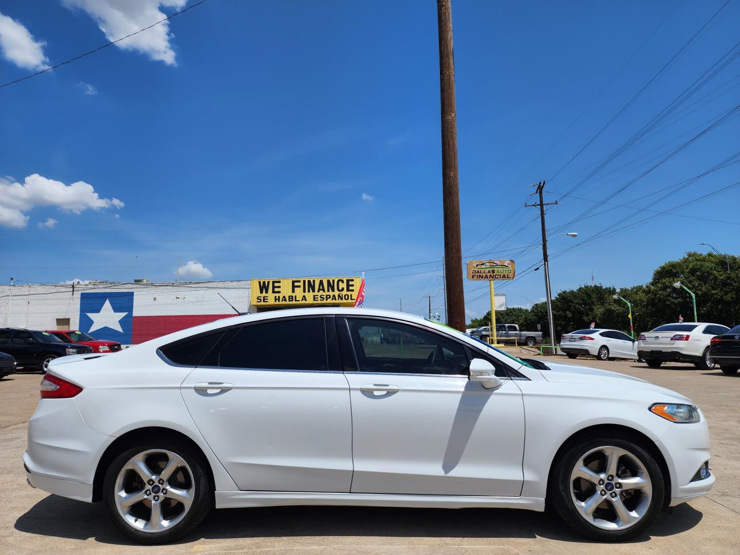 2016 WHITE /BLACK FORD FUSION SE SE ECOBOOST (3FA6P0HD5GR) , AUTO transmission, located at 2660 S.Garland Avenue, Garland, TX, 75041, (469) 298-3118, 32.885551, -96.655602 - Welcome to DallasAutos4Less, one of the Premier BUY HERE PAY HERE Dealers in the North Dallas Area. We specialize in financing to people with NO CREDIT or BAD CREDIT. We need proof of income, proof of residence, and a ID. Come buy your new car from us today!! This is a Super Clean 2016 FORD FUSIO - Photo#2